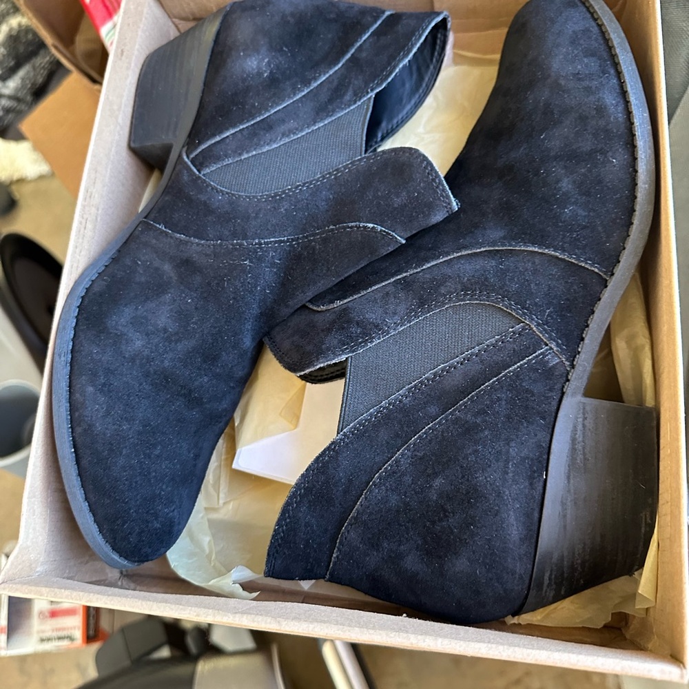 Like New Women’s Black Suede booties for us tall gals